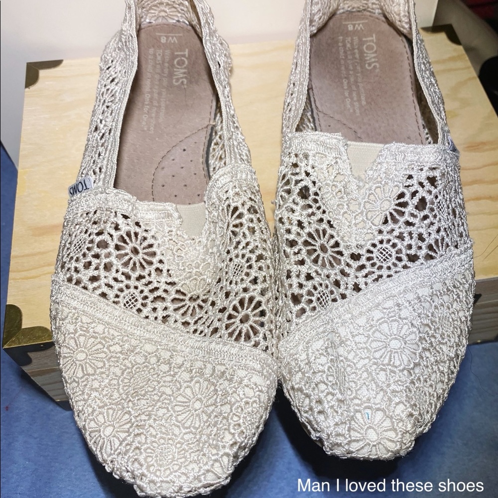 Lacy Toms 8.5 Slips Ons